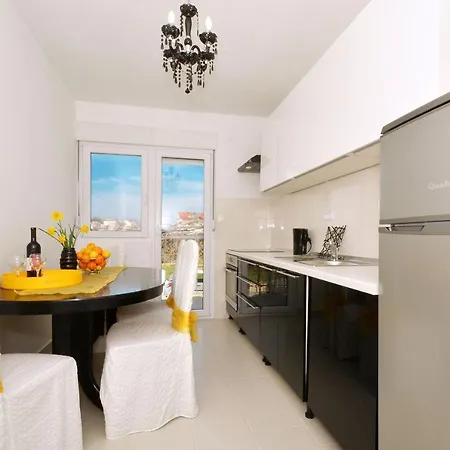Apartmán With A Parking Space Stobrec, - 15782 *